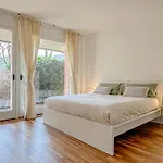 Aspromonte Lakeside - Garden Retreat *
