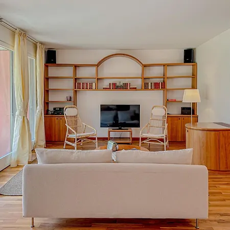 Aspromonte Lakeside - Garden Retreat 아파트 레코