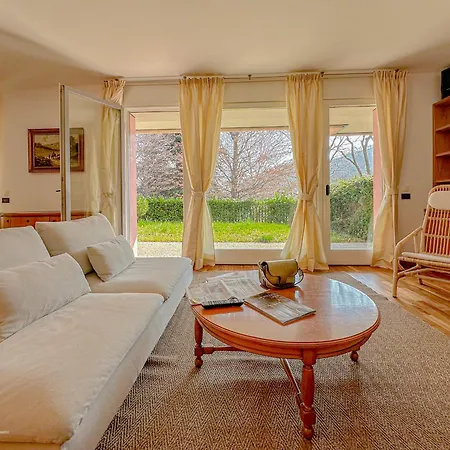 Aspromonte Lakeside - Garden Retreat 아파트 *