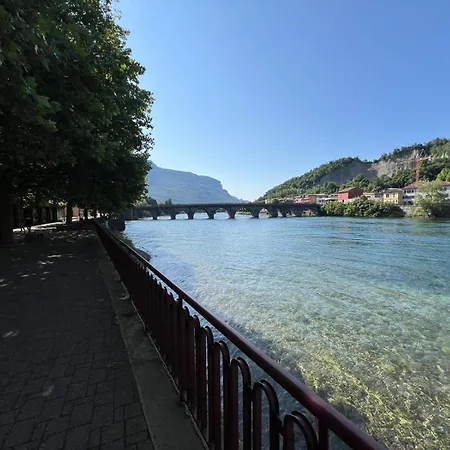 Aspromonte Lakeside - Garden Retreat 아파트 레코