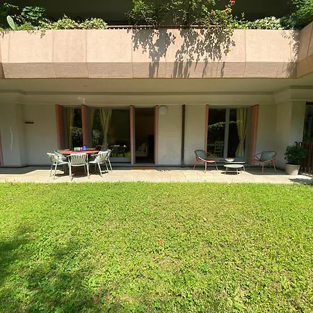 Aspromonte Lakeside - Garden Retreat 아파트 레코