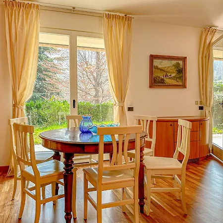 Aspromonte Lakeside - Garden Retreat Apartment