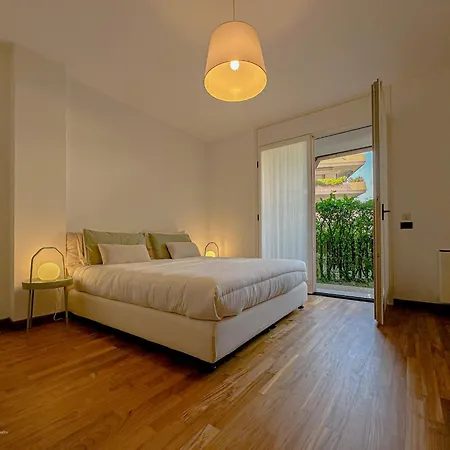Aspromonte Lakeside - Garden Retreat Apartment *
