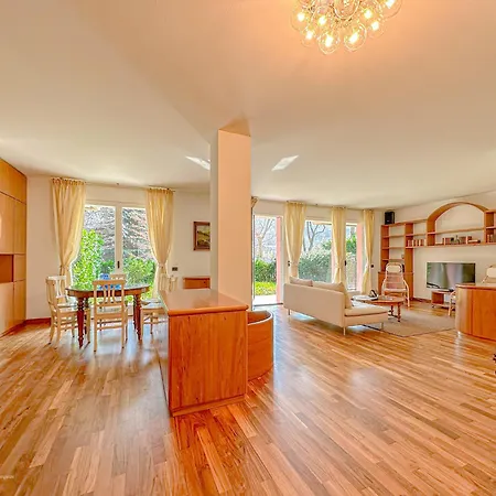 Apartment Aspromonte Lakeside - Garden Retreat