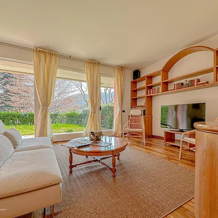 Daire Aspromonte Lakeside - Garden Retreat *