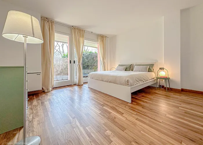 Daire Aspromonte Lakeside - Garden Retreat *