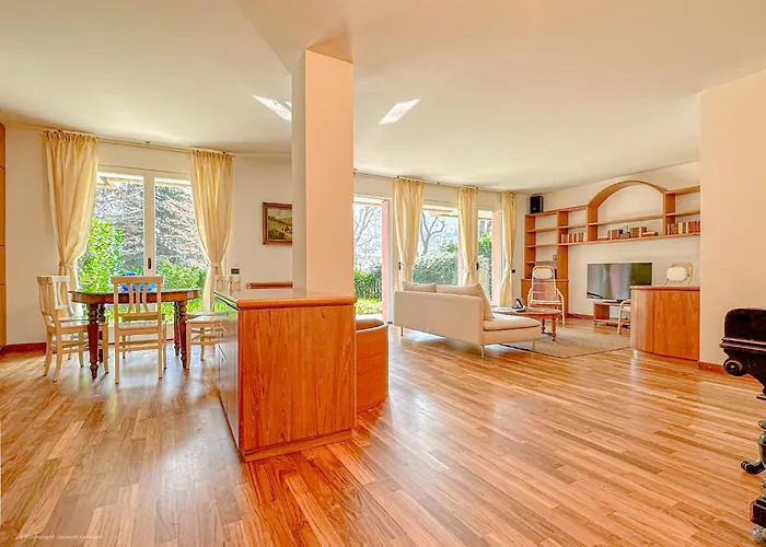 Daire Aspromonte Lakeside - Garden Retreat *