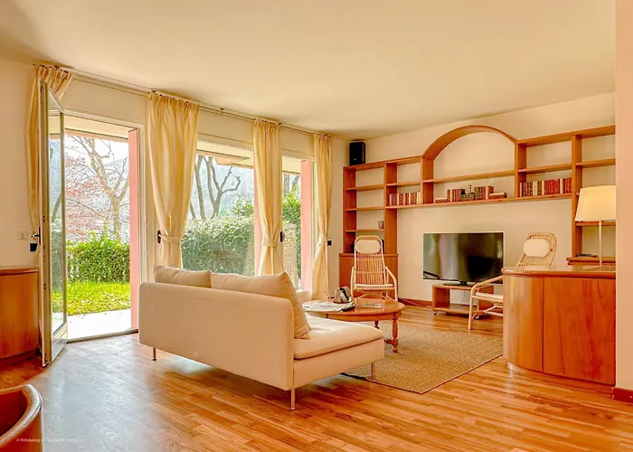 Daire Aspromonte Lakeside - Garden Retreat