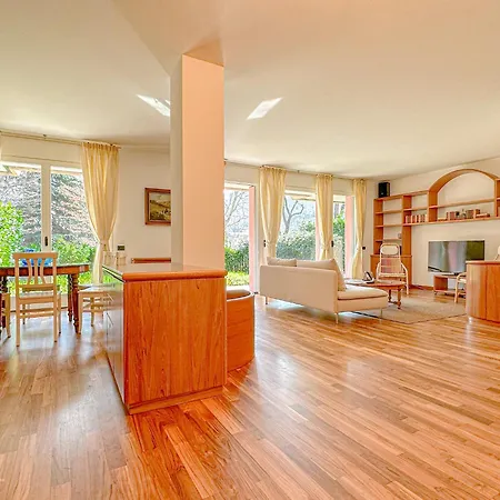 Apartmán Aspromonte Lakeside - Garden Retreat *