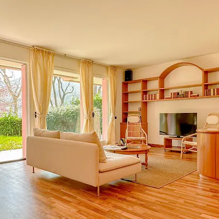 Apartmán Aspromonte Lakeside - Garden Retreat