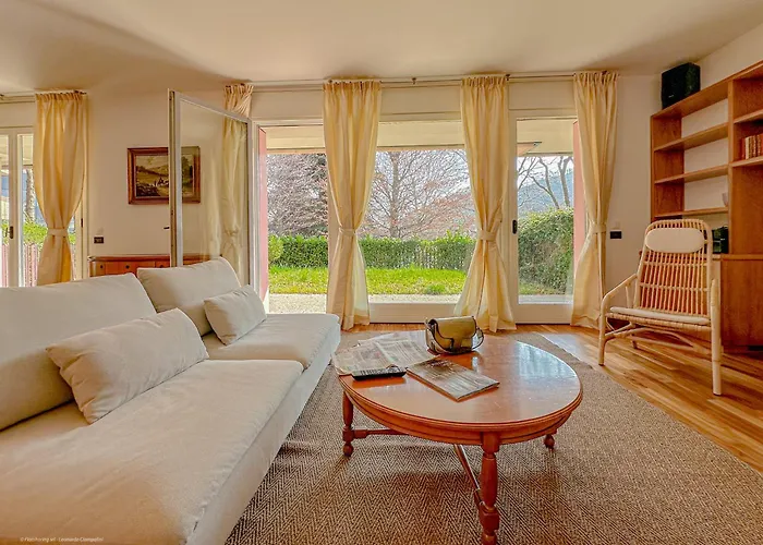 Aspromonte Lakeside - Garden Retreat Apartment *